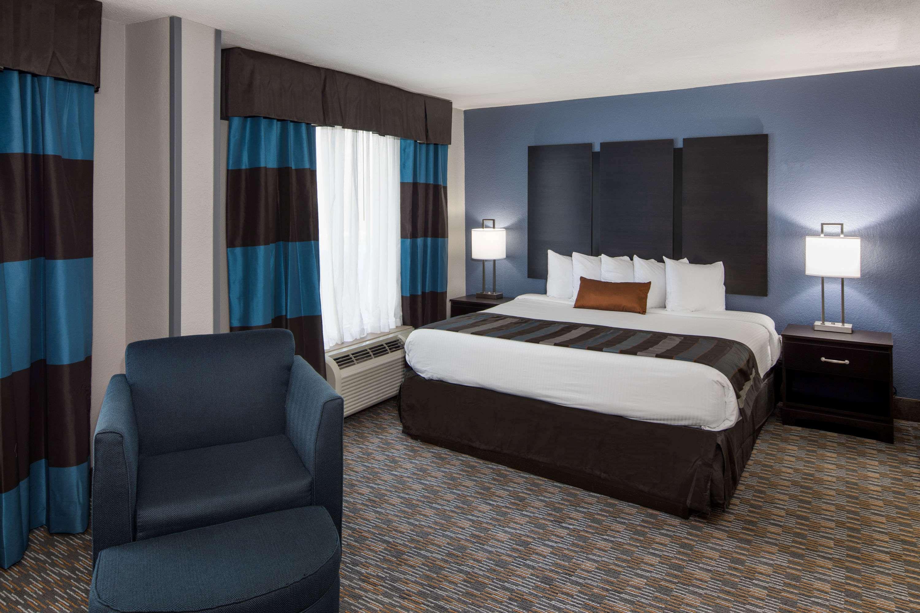 Comfort Inn & Suites Columbus North Экстерьер фото