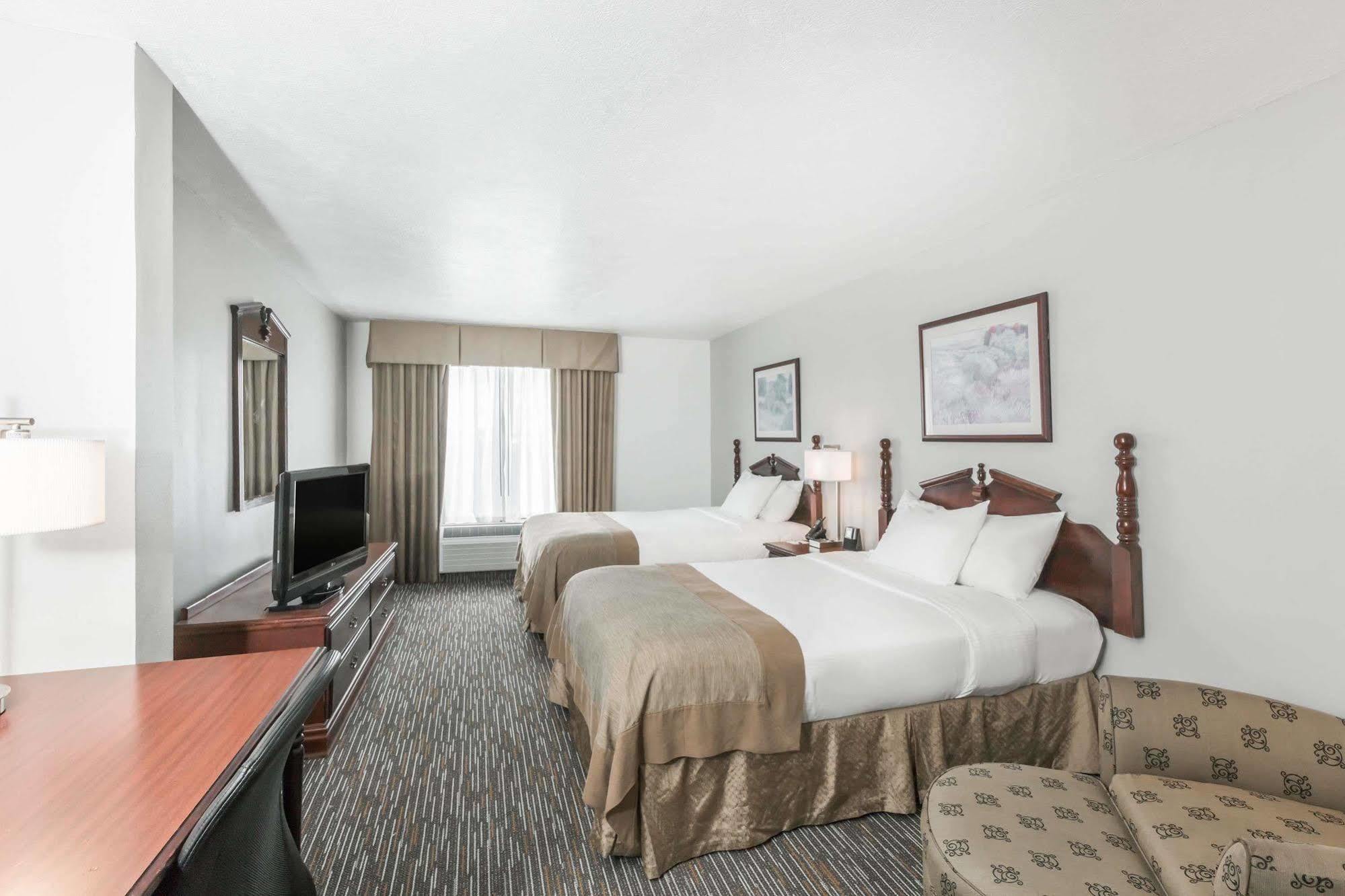 Comfort Inn & Suites Columbus North Экстерьер фото